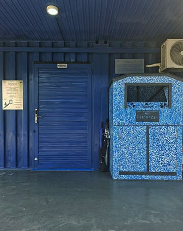 Tủ đồ từ thiện đồ dùng, quần áo giày dép cũ tại Mystorage